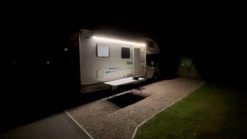 Luxurious neat family camper, 6 seats + belt, fully furnished