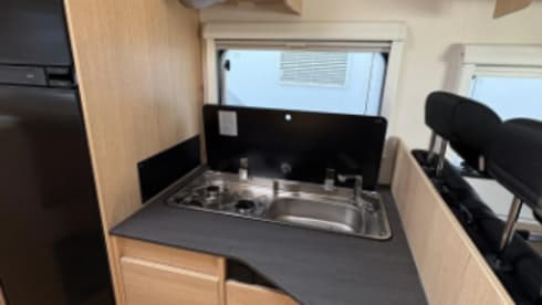 E-type – Gloednieuwe Sunlight Camper 2026 | Lengtebedden + Hefbed | 2–4 Pers.