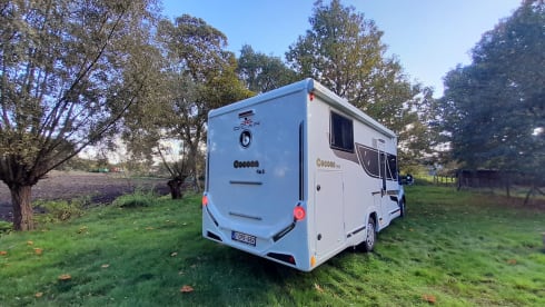 New Benimar Cocoon 463 10/2022 with silent roof air conditioning