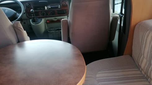 Ruime aangename camper 2pers – 2p Pilote semi-integrated from 2007