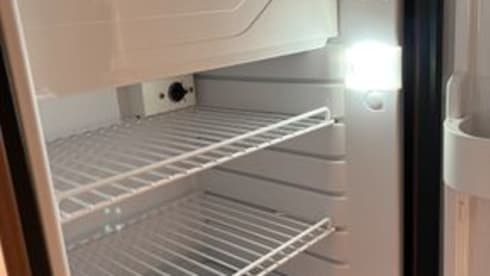 Cara – Van (6 m) from Weinberg with pop-up roof for rent