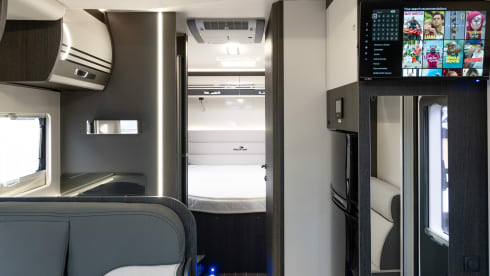 UWO – Fixed Double Bed 4 Berth Motorhome | Couples & Family | Automatic 