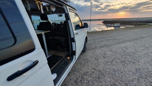 DreamCatcher – 4p Volkswagen camper van from 2025 - many extras included