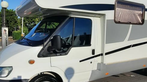 Simone – Rimor Europeo NG6 7 sleeps 6 travel seats