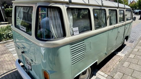 Pistache – Classic VW T2 Panorama bus