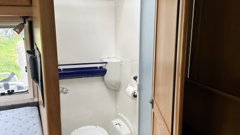 2p Hymer B574 fixed bed air conditioning