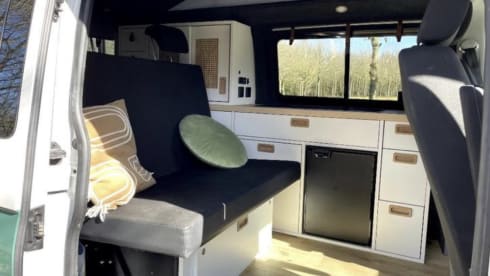 Hippe 4 persoons Volkswagen T6 (ombouw in 2022)
