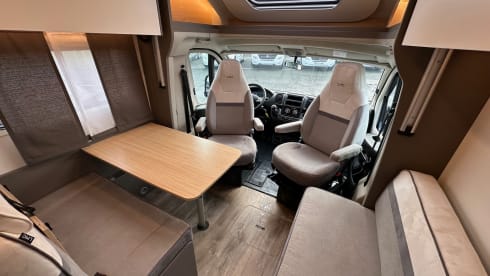 H630 – 3p LMC Tourer H630 semi-integrated from 2024