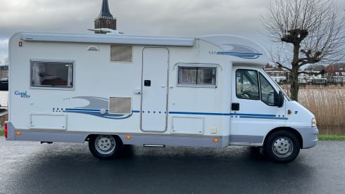 Fiat adriatik 650SL Coral met vast bed 4 persoons