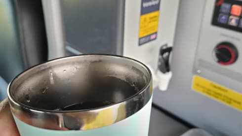 McHaggis – Stealth camper met 5 zitplaatsen en SUP's voor het verkennen van Schotland