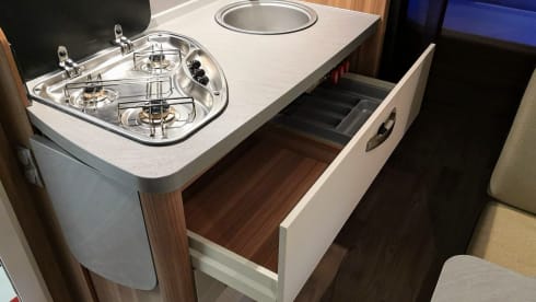 Cara  – Nice spacious alcove camper