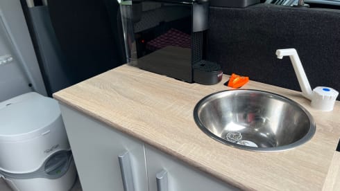 den DJ – Une fête partout - van pour 2