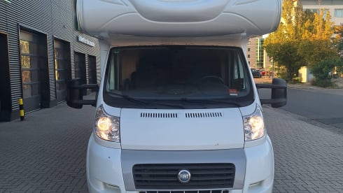 Huisje op wielen – 4p Fiat alcove from 2009