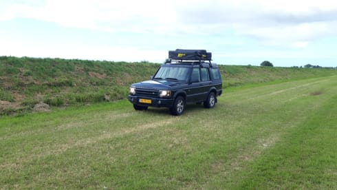 Land Rover Discovery with roof tent!