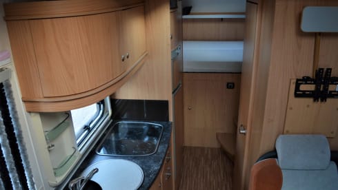 Beautiful complete and very neat 4-person camper (Fiat Ducato Bürstner)