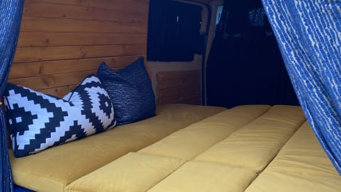 Bumble-Bee – 3 berth Ford campervan from 2017