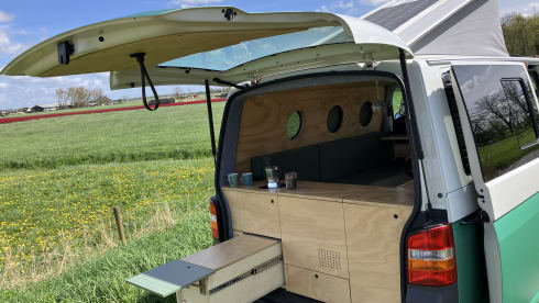 Experience adventures with Jip! 2p VW camper bus