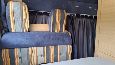 Spacious 6-person. family camper complete