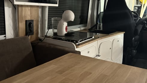 2p Peugeot bus uit 2010