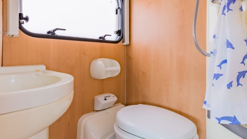 Neat 3-person camper, XXL garage, reversing camera, air conditioning