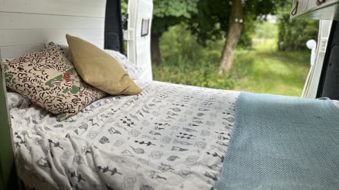 Reggie – Beautiful Family Campervan - Kids Bunks - Adults Double - Off Grid – Heater