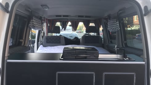 Um Bongo – Mazda Bongo Tintop rear conversion Manchester Sleeps 2