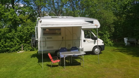 Beautiful camper for family, two people or alone (surf trip)