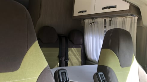 George III – 4p Pössl bus uit 2019