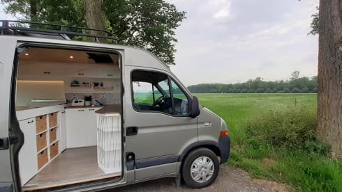 Odette – Cozy Renault Master with necessary facilities
