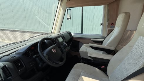 Knaus semi-integrated motorhome for 4 people