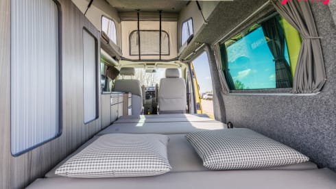 Sunny – 2p Volkswagen bus from 2015