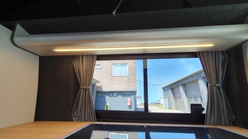 4p Volkswagen campervan uit 2018