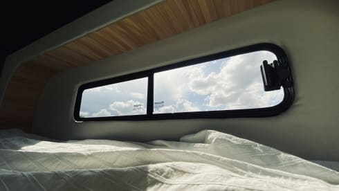 Chris & Ride – 2p MB sprinter OFF-GRID from 2019