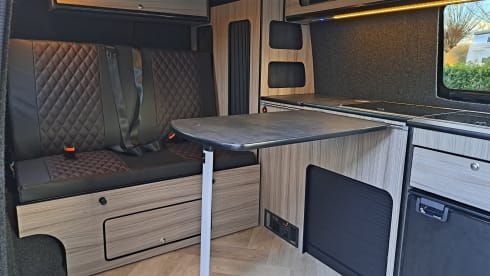 Mambo No.1 – Volkswagen Campervan 'Extra long' 