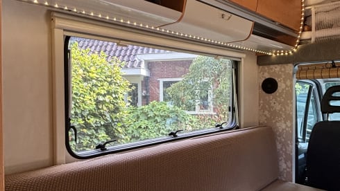 De Comfort Cruiser – Your Own Home on Wheels! Luxurious, Spacious and Reliable Hymer Alcove Camper