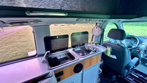 #ExplorerBuzzs – 4 Person MB Vito 4x4 Campervan (2009)