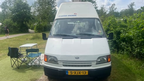 De Vrijbuiter – 7 Berth Chausson bus from 2013