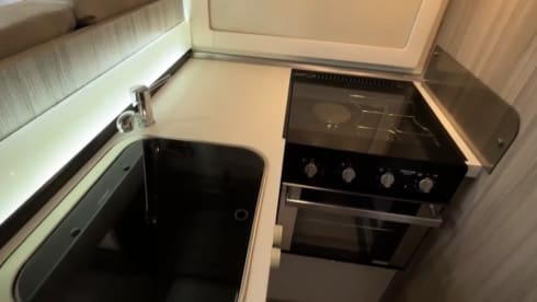 Benita – 4 berth Benimar Tessoro semi-integrated from 2019