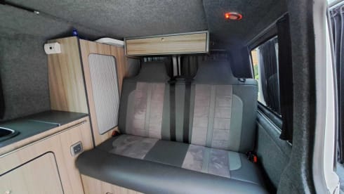 Transporter-Saurus-Rex – Transporter-Saurus-Rex... a 4 berth Volkswagen campervan from 2010