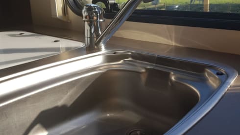Ford Zefiro 675 – 6 berth with 6 belted seats - Motorhome in Essex