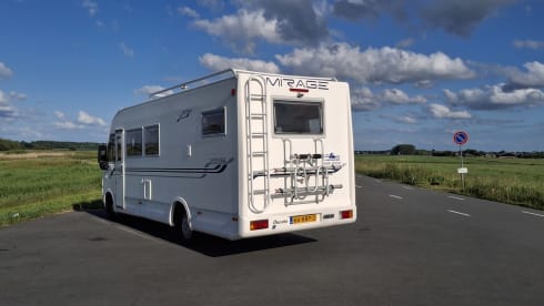Complete spacious camper Fiat Ducato Mirage 6 persons