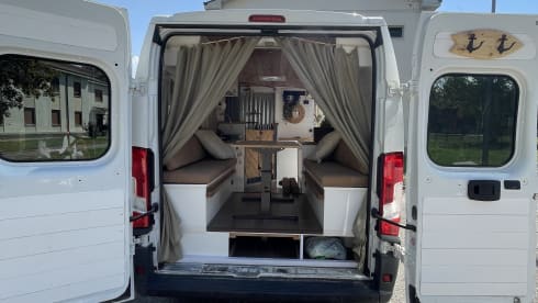 Vangogh – Unique van !!