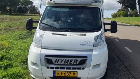 Nirwana – Luxury 2p Hymer from 2015 with fixed Queens bed 