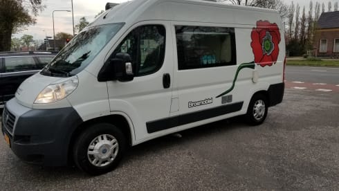 De Klaproos – Luxury 2-person camper with spacious fixed double bed!