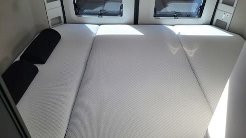 Adria Twin Sport 600 SPB – Chic, luxurious camper van with double bed, navigation system, bicycle rack 80 kg, etc.