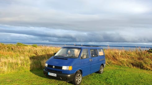 Betty – Volkswagen campervan met 2 slaapplaatsen uit 2000