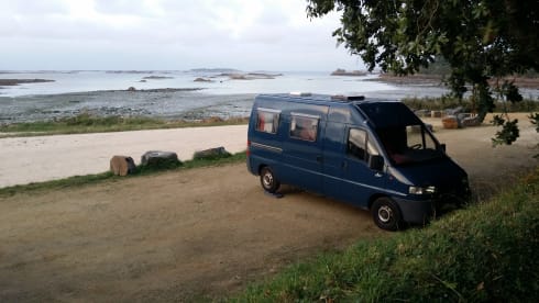 2p Peugeot bus from 1997