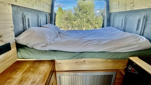 Siobvan – 2p Mercedes-Benz bus from 2014