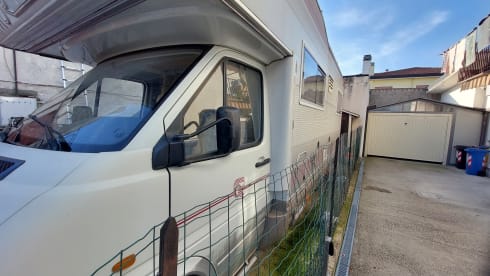 EvEn – Comfortable camper with 7 travel places and 7 sleeping places,