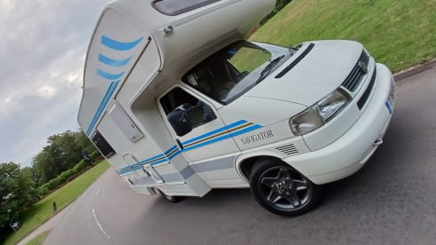 VW Navigator – Volkswagen Coachbuilt U-förmiger Lounge-Teilintegrierter mit 4 Schlafplätzen aus dem Jahr 1999